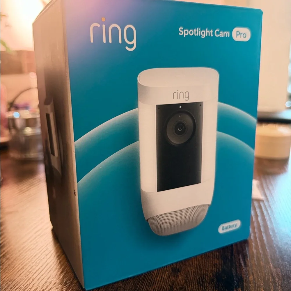 Ring Spotlight Cam Pro, Battery with extra Quick Release Battery